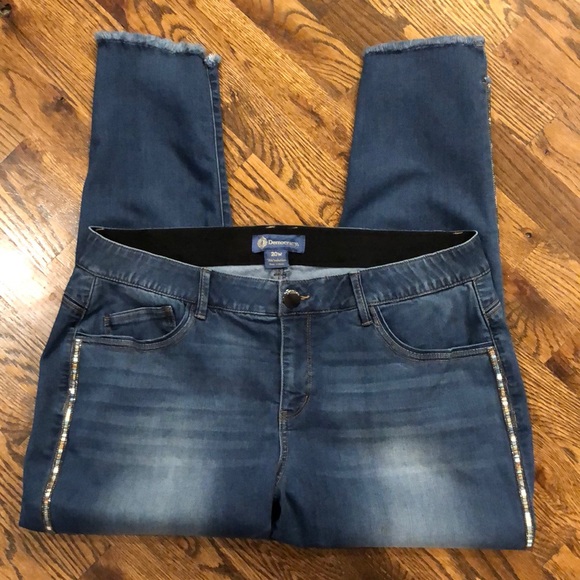 Democracy “Ab” Solution Skinny Ankle Fringe Jeans - Picture 3 of 10